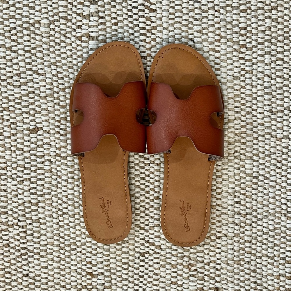 Universal Thread Sandals